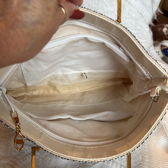 Emp Orr Vintage Elegant White Metal Mesh Tuft front bag with Gold hardware! - Picture 7 of 13